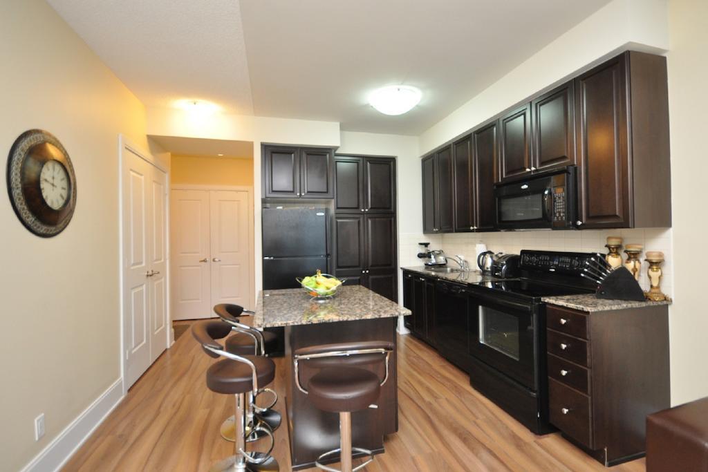 Napa Furnished Rental Apartments Square One มิสซิสซอกา ห้อง รูปภาพ
