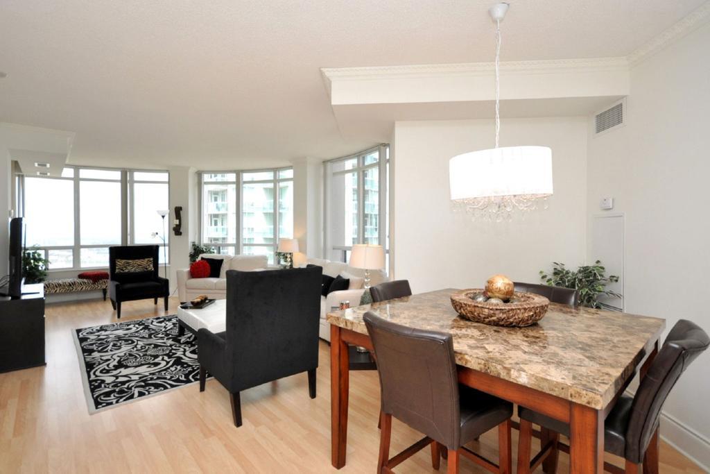Napa Furnished Rental Apartments Square One มิสซิสซอกา ห้อง รูปภาพ