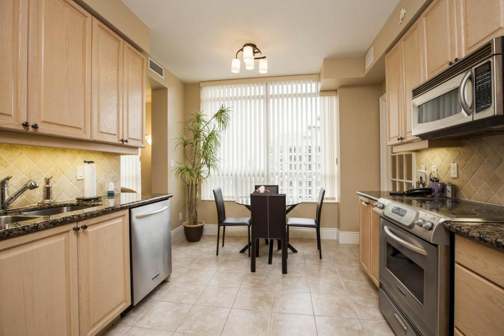Napa Furnished Rental Apartments Square One มิสซิสซอกา ห้อง รูปภาพ