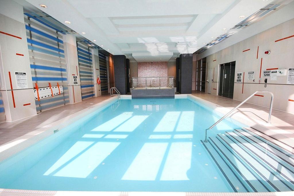 Napa Furnished Rental Apartments Square One มิสซิสซอกา ภายนอก รูปภาพ