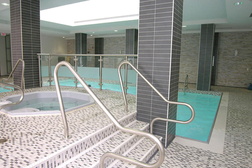 Napa Furnished Rental Apartments Square One มิสซิสซอกา ภายนอก รูปภาพ