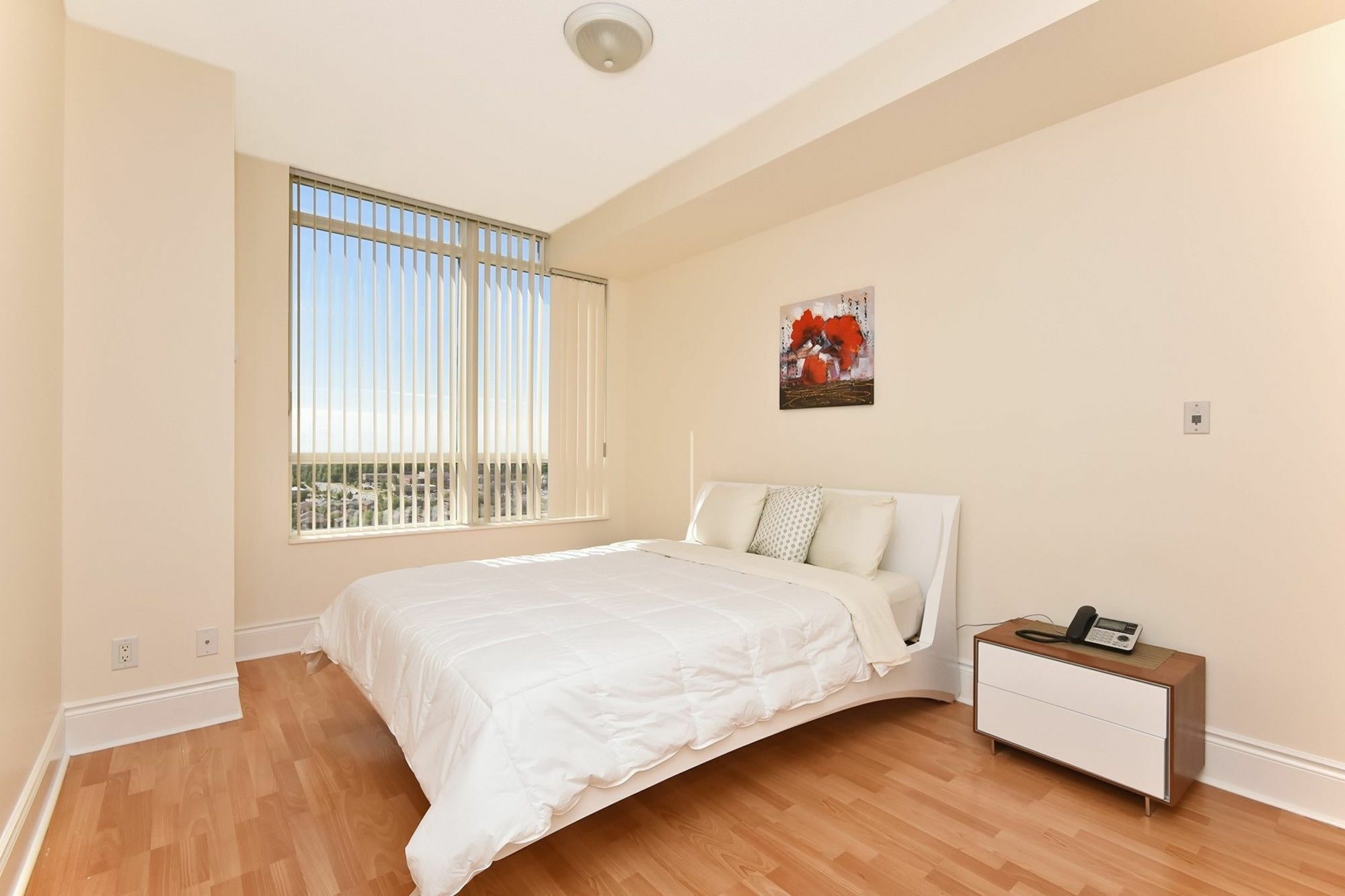 Napa Furnished Rental Apartments Square One มิสซิสซอกา ภายนอก รูปภาพ