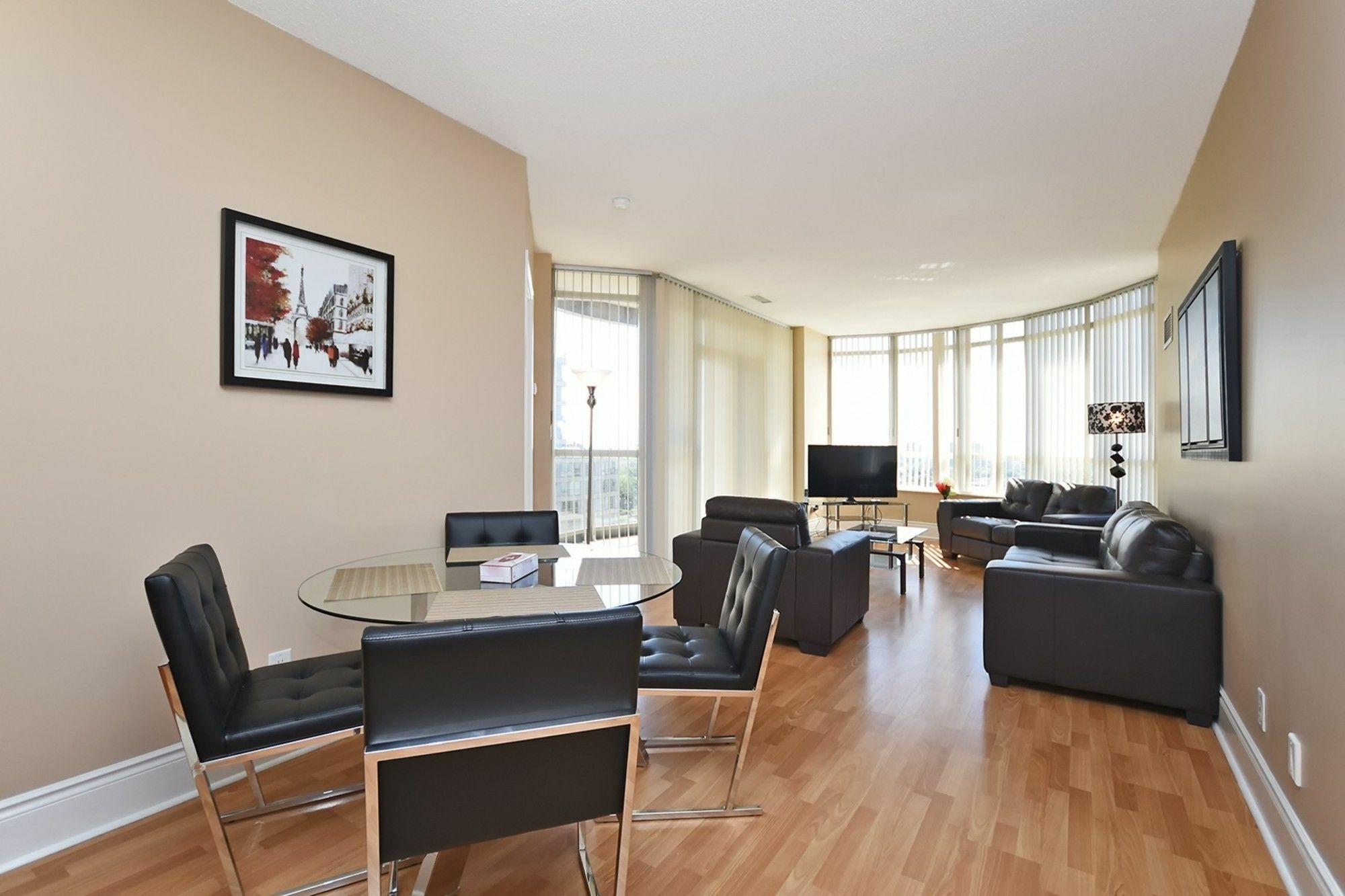 Napa Furnished Rental Apartments Square One มิสซิสซอกา ภายนอก รูปภาพ