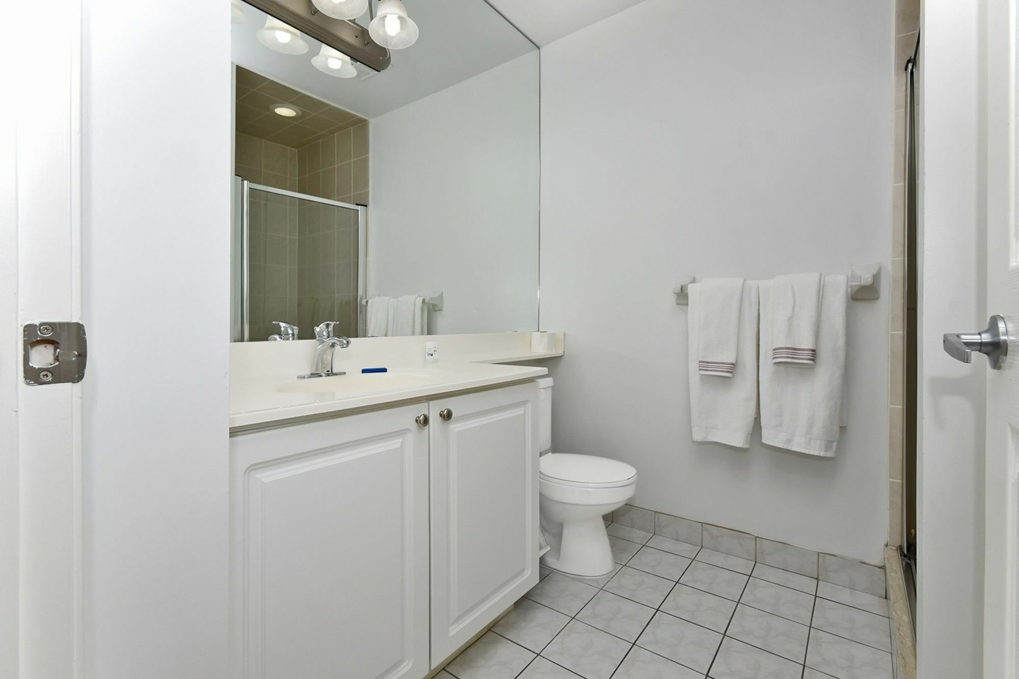 Napa Furnished Rental Apartments Square One มิสซิสซอกา ภายนอก รูปภาพ